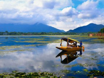 Family Getaway 5 Days 4 Nights srinagar and pahalgam Holiday Package