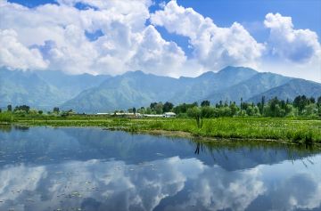 Family Getaway 5 Days 4 Nights srinagar and pahalgam Holiday Package