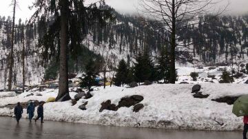 4 Days delhi with manali Hill Stations Trip Package