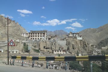 Kashmir With Ladakh Tour 9 Nights / 10 Days