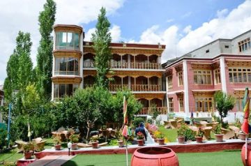 Thrilling Leh Ladakh Tour with Pangong Lake