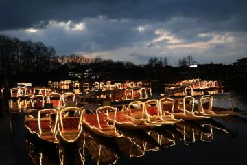 4 Days 3 Nights houseboat Luxury Tour Package