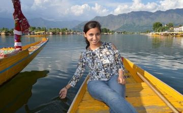 Kashmir Full Package With Shikara Ride and Houseboat