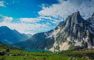 Rare Kashmir Tour Package 5 Nights 6 Days for 4 Pax