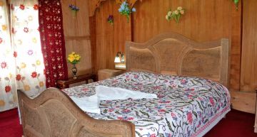 5 Days 4 Nights Srinagar Trip Package by EMEC Holidays Snowy offer