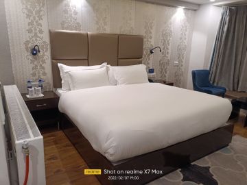 Beautiful 4 Days 3 Nights Srinagar Holiday Package by EMEC Holidays