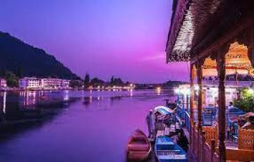 4 Nights and 5 days Beautiful Kashmir Luxury package