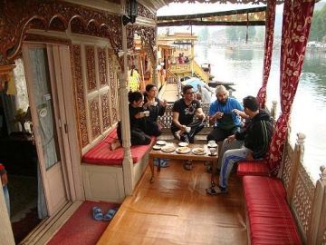 4 Days 3 Nights Srinagar Special Tour Package