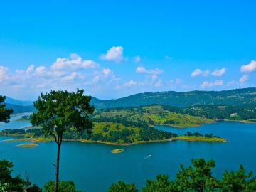 8 Days 7 Nights Shillong, Cherrapunjee, Dawki, Mawlyonnong, Kaziranga, Guwahati Tour Package Deluxe