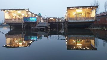 5 Days 4 Nights Gulamarg to Airport to Srinagar Tour Package