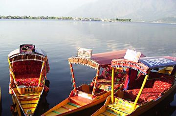 3 Days 2 Nights Srinagar Tour Package by hello Travel