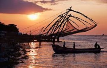 Kerala Tour Package  - 4 Night 5 Days -  Stay 1 Night in Deluxe AC  Houseboat