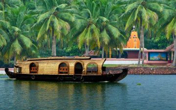 Honeymooners Special | Munnar - Thekdady - Alleppey  Tour Package 5 Days 4 Nights by Holiday Spirit