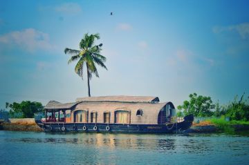 Refreshing Kerala | Munnar - Thekkady - Alleppey -Cochin | Tour Package 6 Days 5 Nights  by Holiday Spirit
