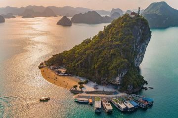 Perfect Vietnam Vacation | Hanoi - Danang - Saigon - Ho Chi Min| Tour Package 8 Days 7 Nights by Holiday Spirit