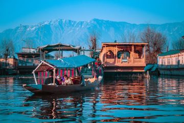 4 Days 3 Nights AT SRINAGAR Tour Package