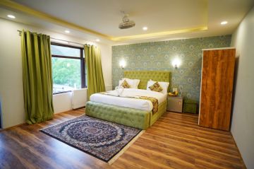 4 Nights 5 Days  Kashmir Package with 3 Star Deluxe Hotels