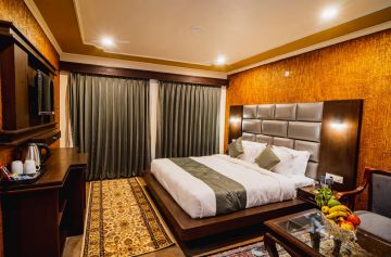 4 Nights 5 Days Kashmir Package with 3 Star Luxury Hotels