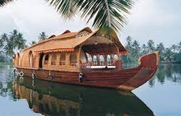 4 Nights 5 Days Muunar Thekkady Alleppey Tour Package