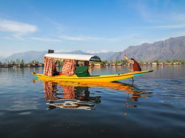 Beautiful Srinagar to pahalgam Tour Package 4night/5days