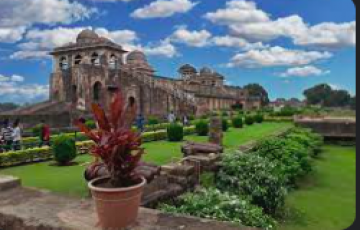 2 Nights 3 Days Maheshwar and Mandu Tour Package