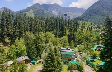 Jibhi & Siryolsor lake Package - valley of treehouse