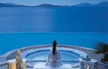 Best 6 Days New Delhi to Santorini Tour Package