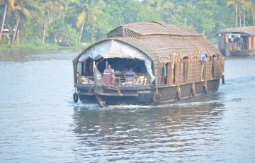 Pleasurable 5 Days 4 Nights Thekkady Holiday Package