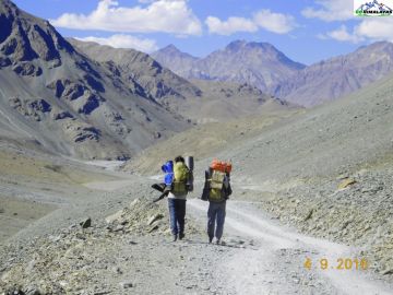 Pleasurable 11 Days Kheerganga Honeymoon Trip Package