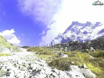 Heart-warming 8 Days 7 Nights Ruinsara Lake Beach Tour Package