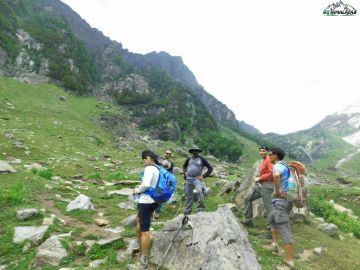 5 Days 4 Nights Hampta Pass Snow Tour Package