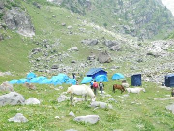 5 Days 4 Nights Hampta Pass Snow Tour Package