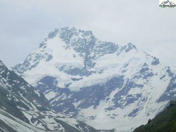 5 Days 4 Nights Hampta Pass Snow Tour Package