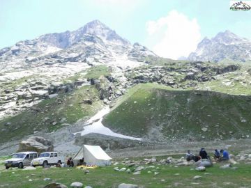 5 Days 4 Nights Hampta Pass Snow Tour Package