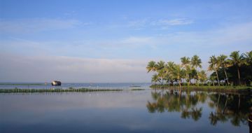 Heart-warming 3 Days 2 Nights Cochin, Munnar and Komarkom Holiday Package