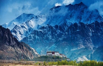 Ecstatic 7 Days 6 Nights Nubra Valley Lake Vacation Package