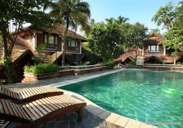 Heart-warming 2 Days Cochin to Thekkady Nature Trip Package