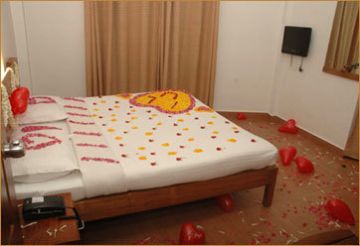 Heart-warming 2 Days Cochin to Thekkady Nature Trip Package