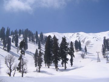 Beautiful 5 Days 4 Nights Pahalgam, Srinagar and Gulmarg Honeymoon Holiday Package