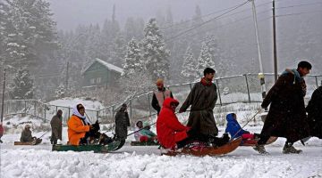 4 Days 3 Nights Gulmarg, Pahalgam with Srinagar Local Sightseeing Friends Vacation Package