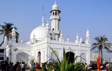 Ecstatic 3 Days Mumbai Religious Tour Package