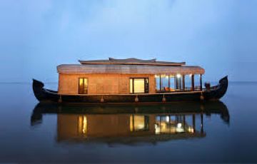 Amazing 4 Days Munnar, Alleppey and Kochi Friends Trip Package