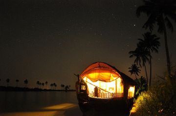 Magical 5 Days Munnar Honeymoon Vacation Package