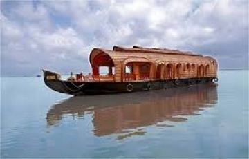 Family Getaway 7 Days 6 Nights Munnar, Thekkady, Alleppey and Kovalam Vacation Package