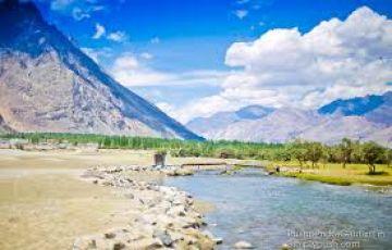 Beautiful 5 Days 4 Nights Leh Hill Tour Package