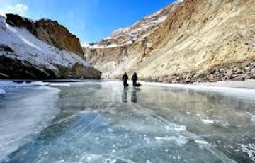 Heart-warming 7 Days 6 Nights Pangong Lake Snow Vacation Package