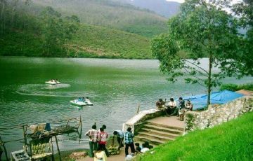 Family Getaway 7 Days 6 Nights Munnar, Thekkady, Alleppey and Kovalam Vacation Package