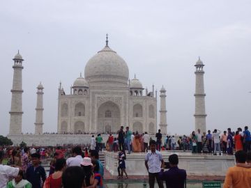 Heart-warming Delhi Agra Tour Package for 2 Days 1 Night