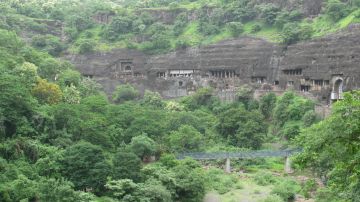 Pleasurable 4 Days Mumbai to Ellora Honeymoon Tour Package