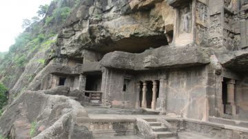 Pleasurable 4 Days Mumbai to Ellora Honeymoon Tour Package